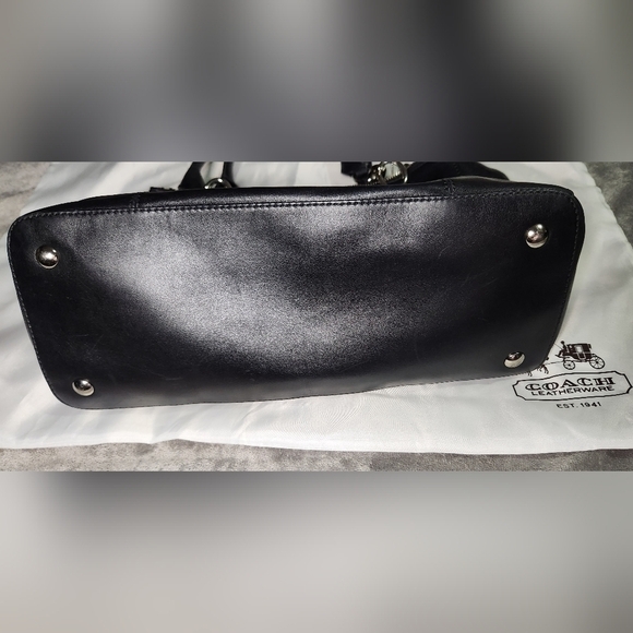 Coach bag black /bag comes with protective silk bag - Picture 9 of 13